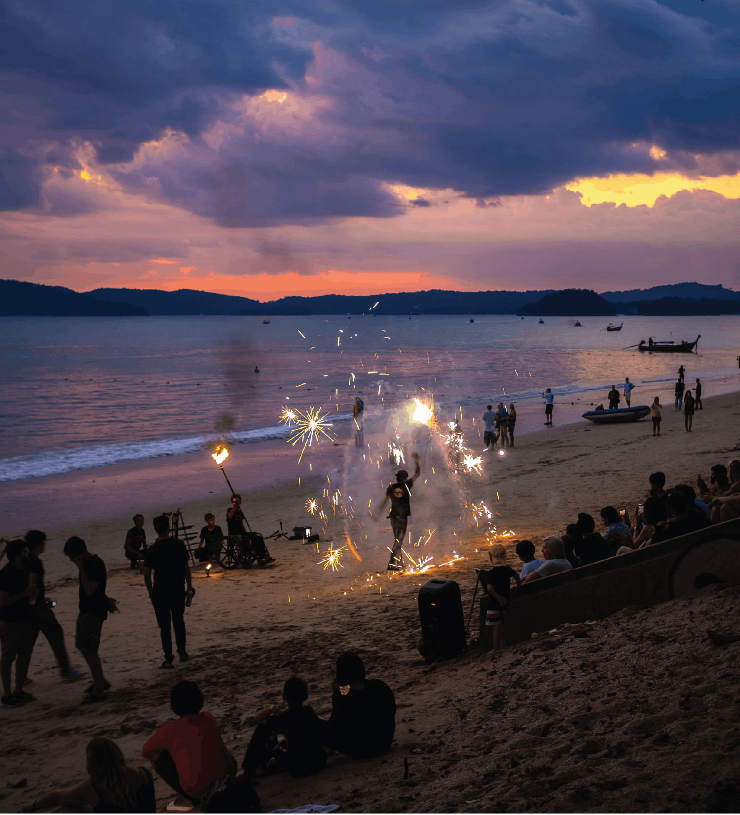 fourth-of-july-sparklers-beach-crowd